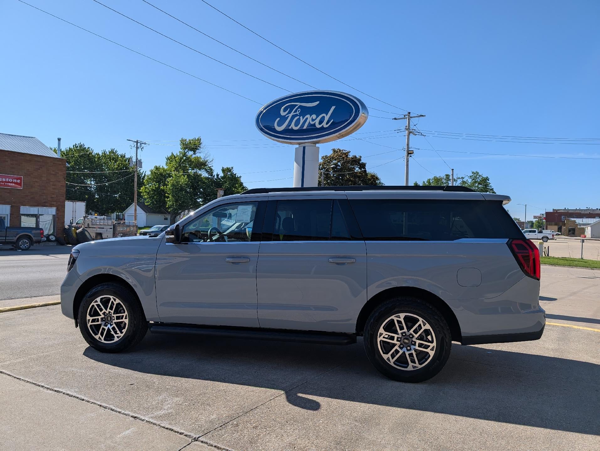 2026 Ford Expedition Max Active 4x4 in Glacier Gray Metallic Tri Coat — front three-quarter view