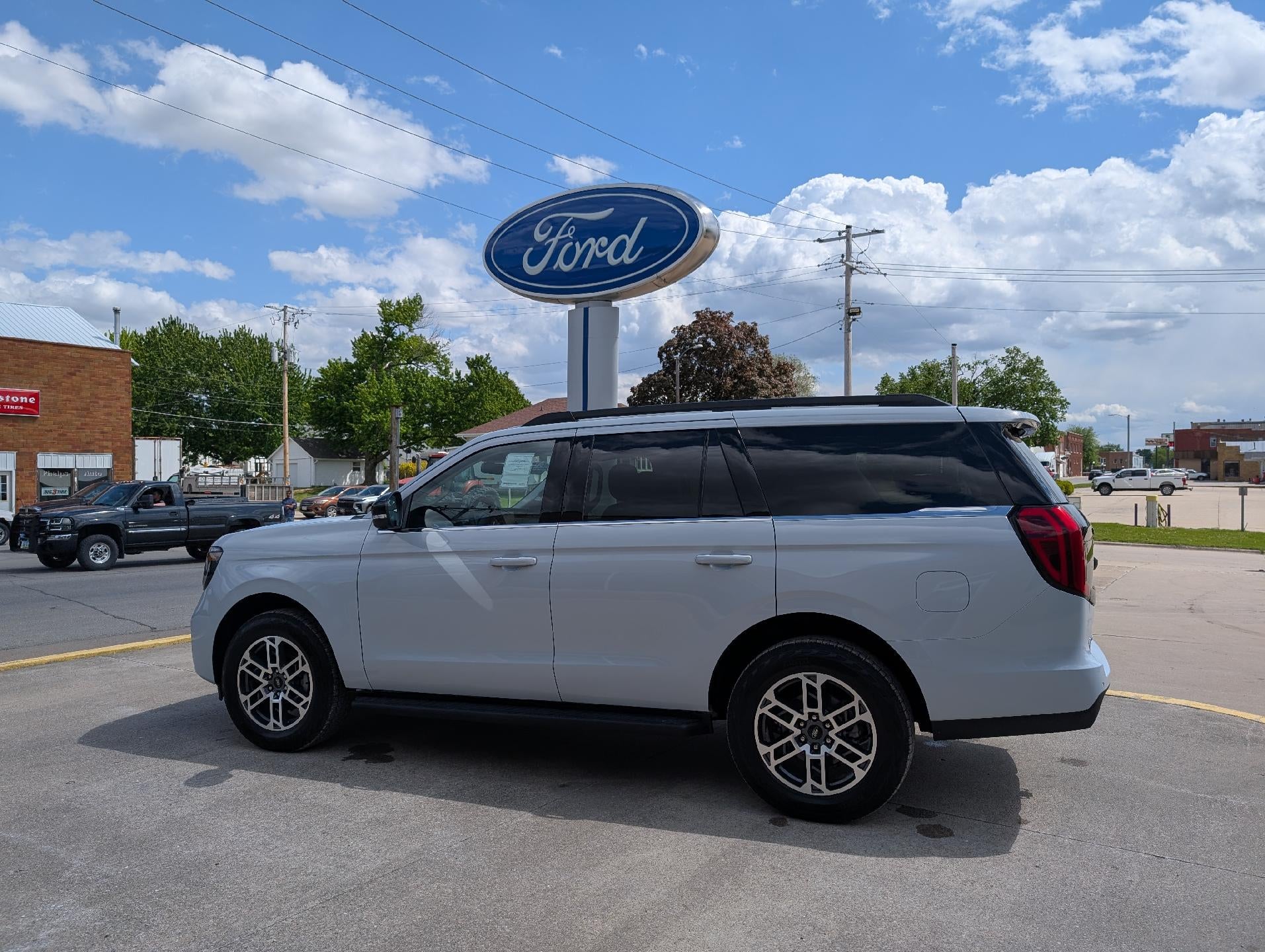 2026 Ford Expedition Active 4x4 in Space Silver Metallic — front three-quarter view