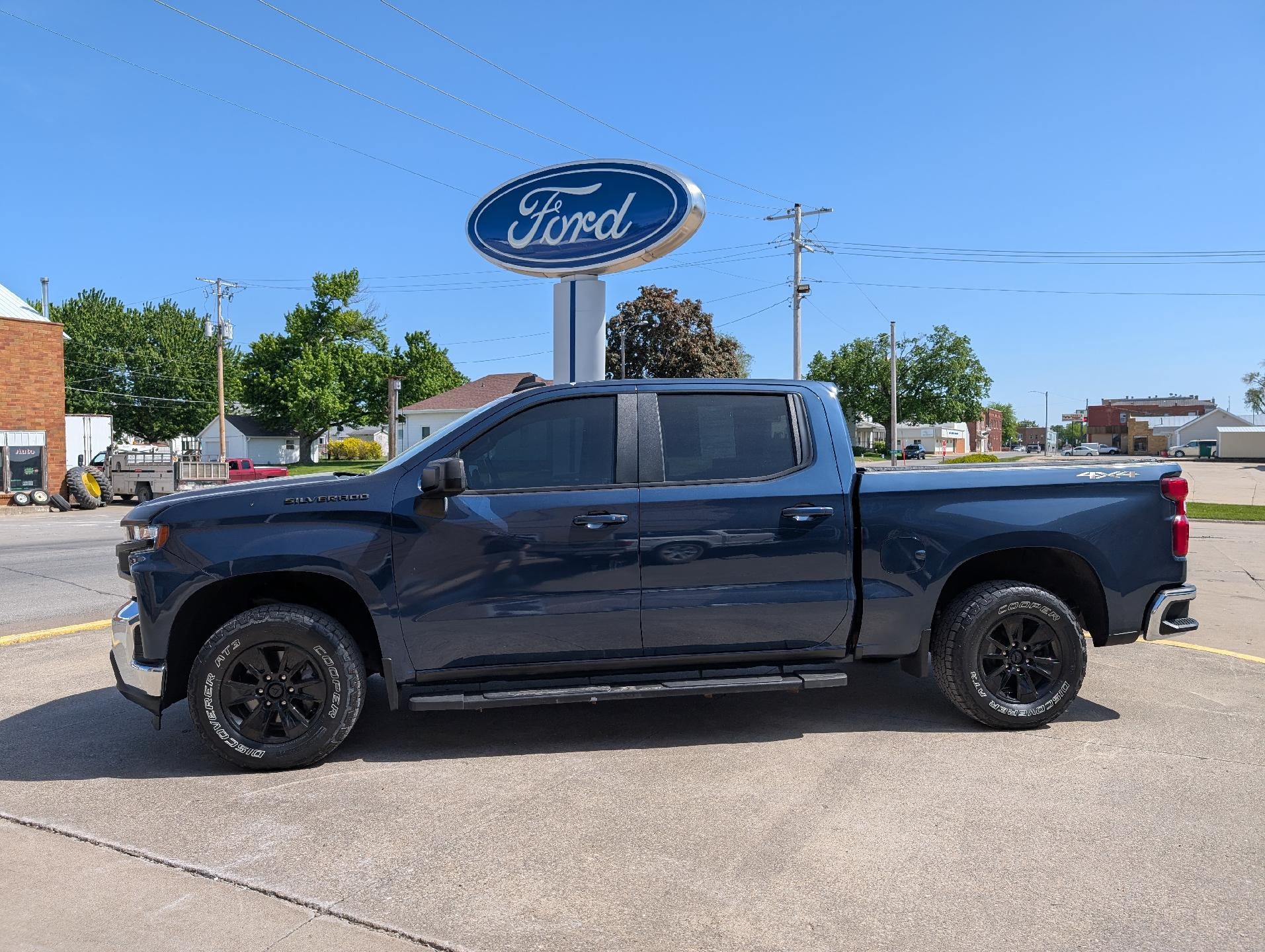 2020 Chevrolet Silverado 1500 Crew Cab Short Box 4-Wheel Drive LT in Northsky Blue Metallic — front three-quarter view