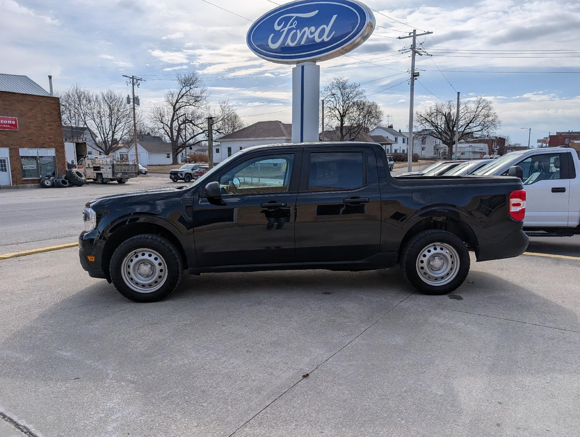 2023 Ford Maverick XL FWD SuperCrew in Shadow Black — front three-quarter view